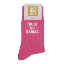 Lade das Bild in den Galerie-Viewer, Glitzersocken "Trust The Karma"