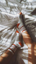Lade das Bild in den Galerie-Viewer, Tennissocken MORE LOVE PLEASE