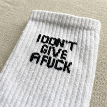 Lade das Bild in den Galerie-Viewer, Tennissocken "I DON'T GIVE A FUCK"
