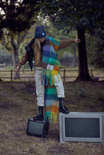 Lade das Bild in den Galerie-Viewer, Schal Good Vibes
