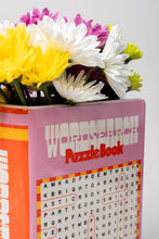 Lade das Bild in den Galerie-Viewer, Vase mit Suchworträtsel-Design

