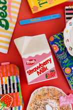 Lade das Bild in den Galerie-Viewer, Vase, Erdbeermilchtüte
