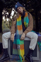 Lade das Bild in den Galerie-Viewer, Schal Good Vibes
