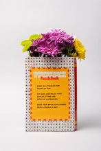 Lade das Bild in den Galerie-Viewer, Vase mit Suchworträtsel-Design
