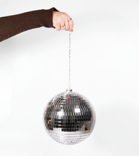 Lade das Bild in den Galerie-Viewer, Discokugel silber 20 cm

