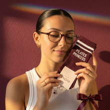 Lade das Bild in den Galerie-Viewer, Pilates-Socken „Pilates Princess“ – Bordeaux
